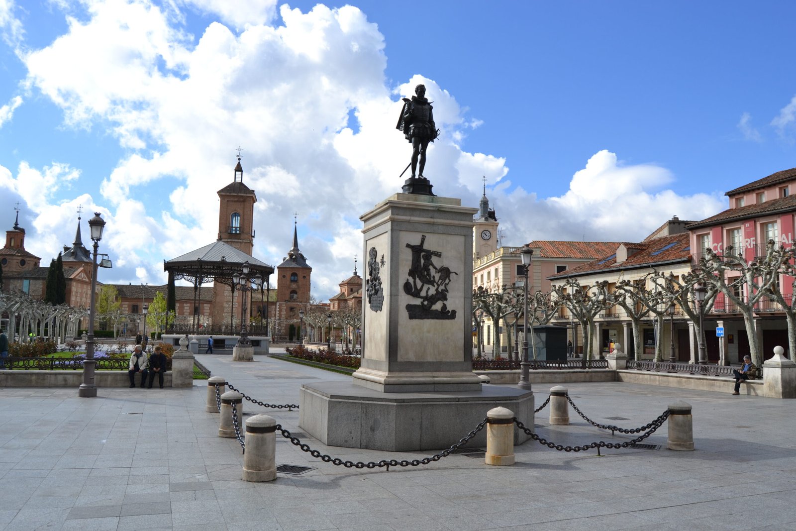 vista de plaza cervantes en alcala de henares scaled