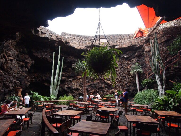 Dónde cenar en Jameos del Agua Guía de restaurantes y opciones