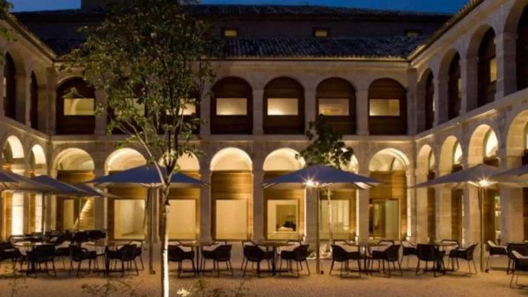 Dónde se encuentra el Parador Nacional de Alcalá de Henares