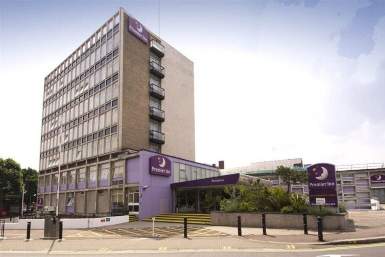 Dónde se encuentra el Premier Inn London Kensington Olympia