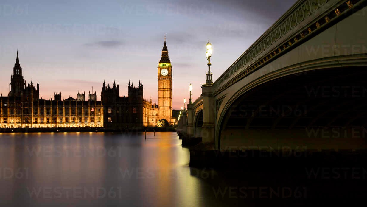 vista del puente de westminster al atardecer