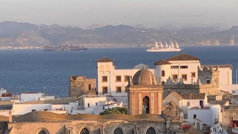 Es recomendable hacer una excursión a Tánger desde Tarifa
