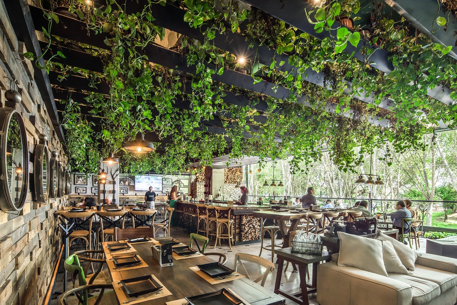 vista del restaurante en un entorno natural