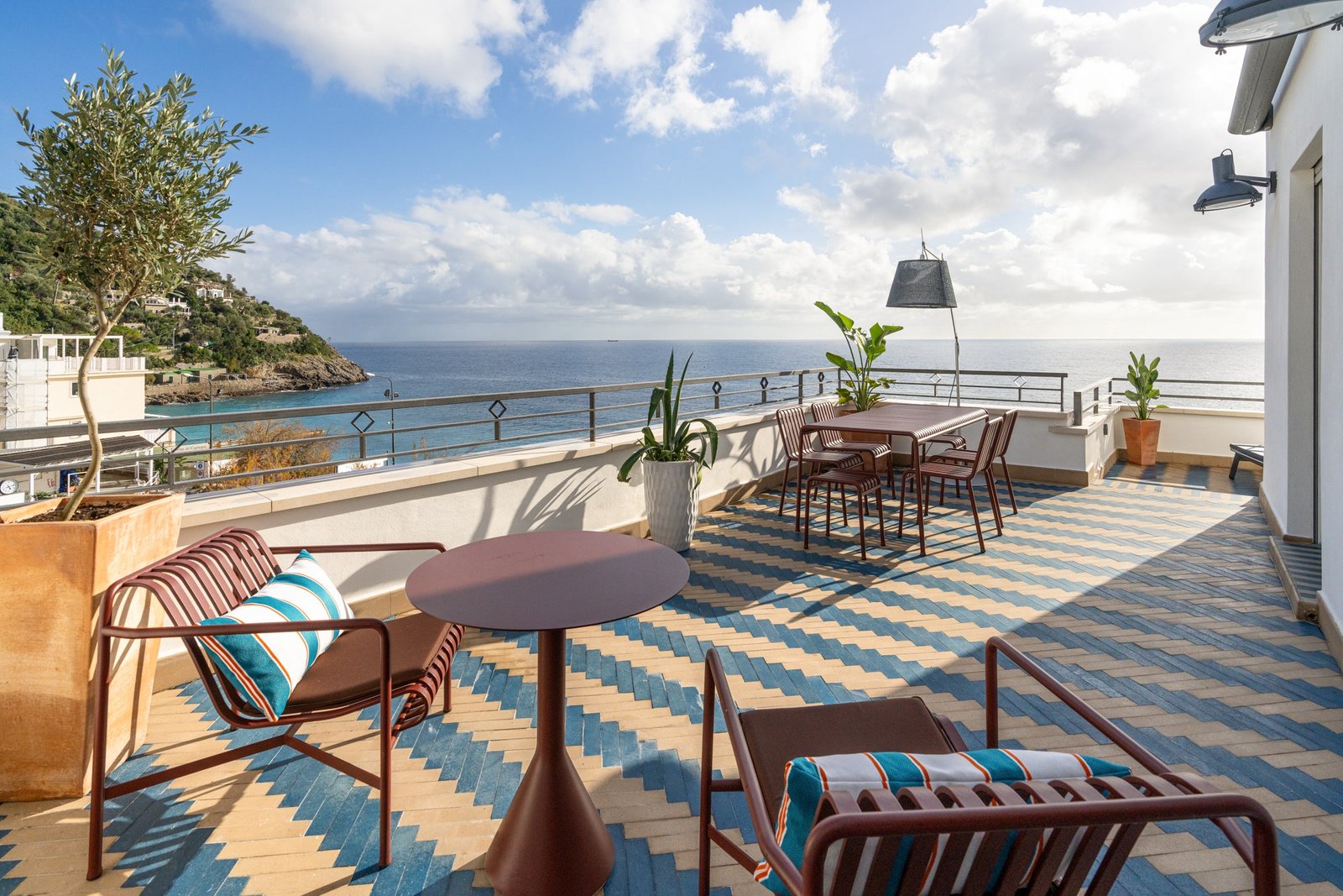 vista exterior de un apartamento en la playa