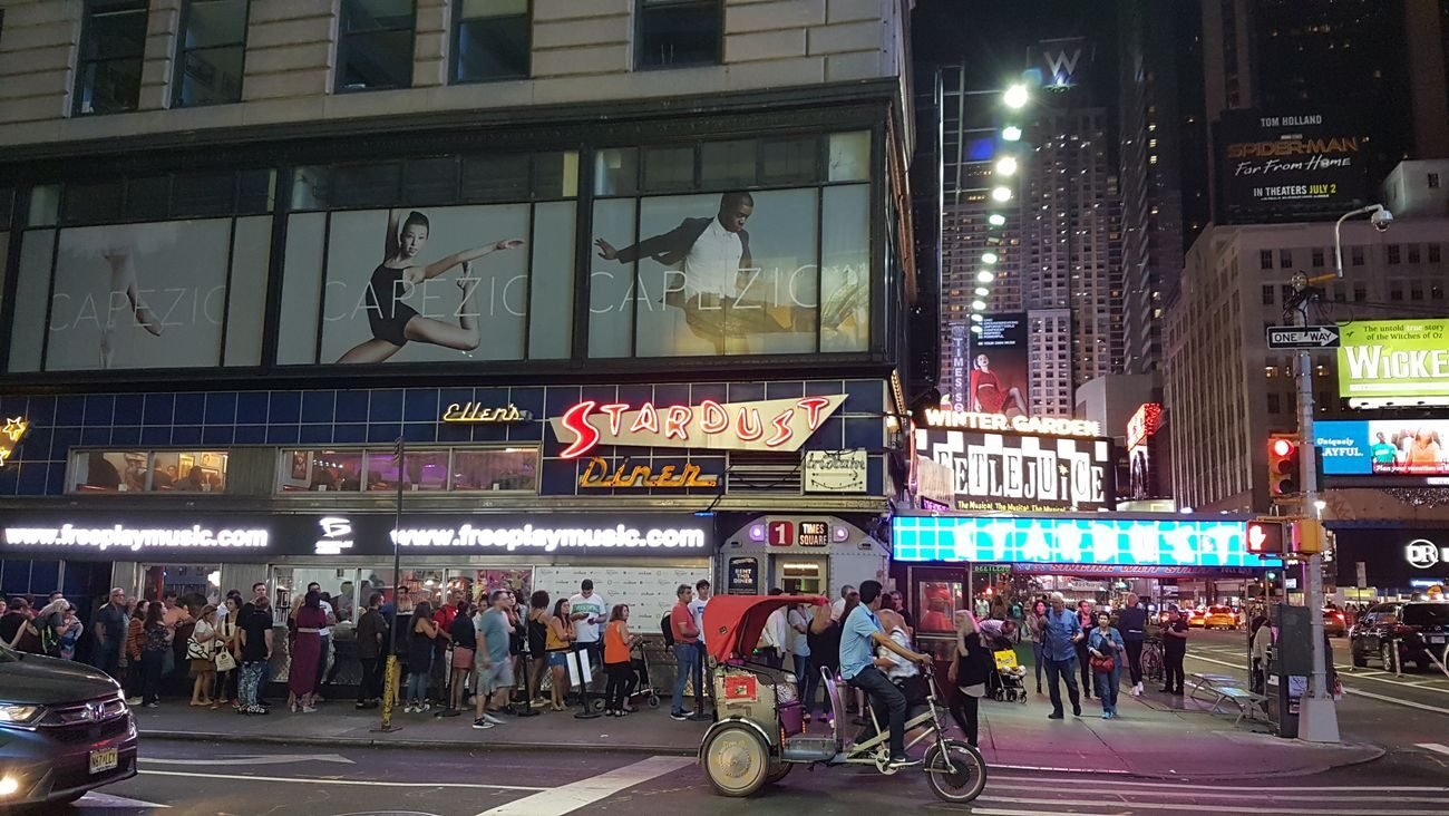 vista exterior del ellens stardust diner