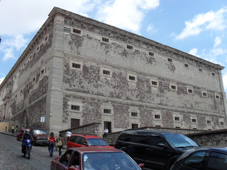 Dónde se encuentra el parking La Alhóndiga de Telpark by Empark