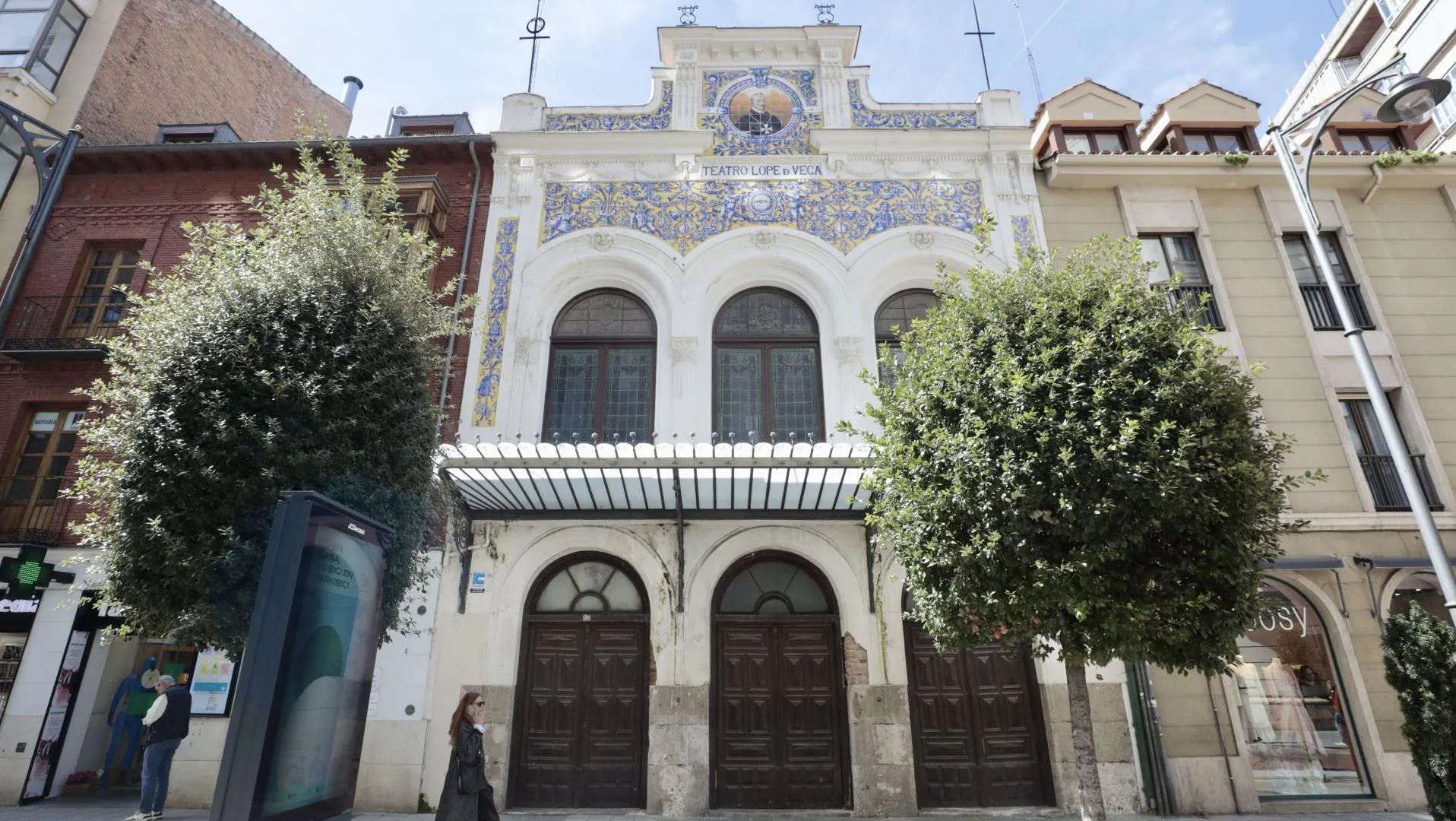 vista exterior del teatro lope de vega