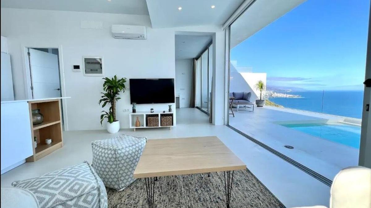 vista panoramica de apartamentos junto al mar