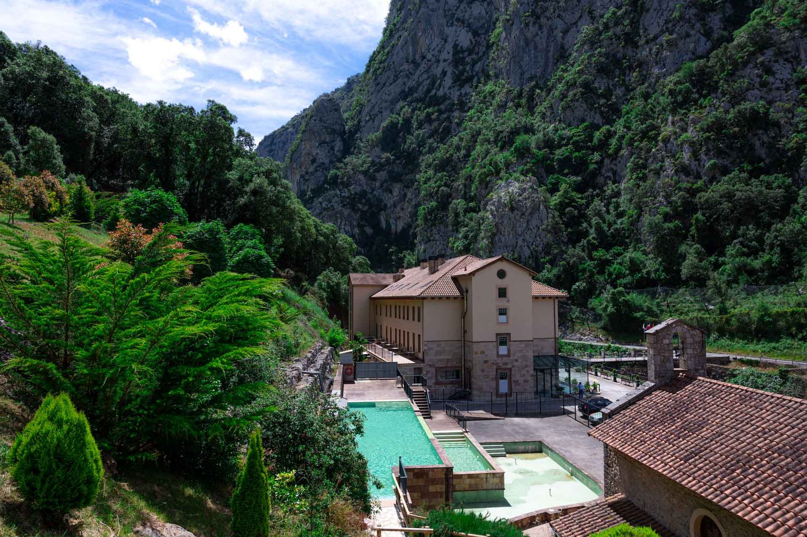 vista panoramica de balnearios en naturaleza