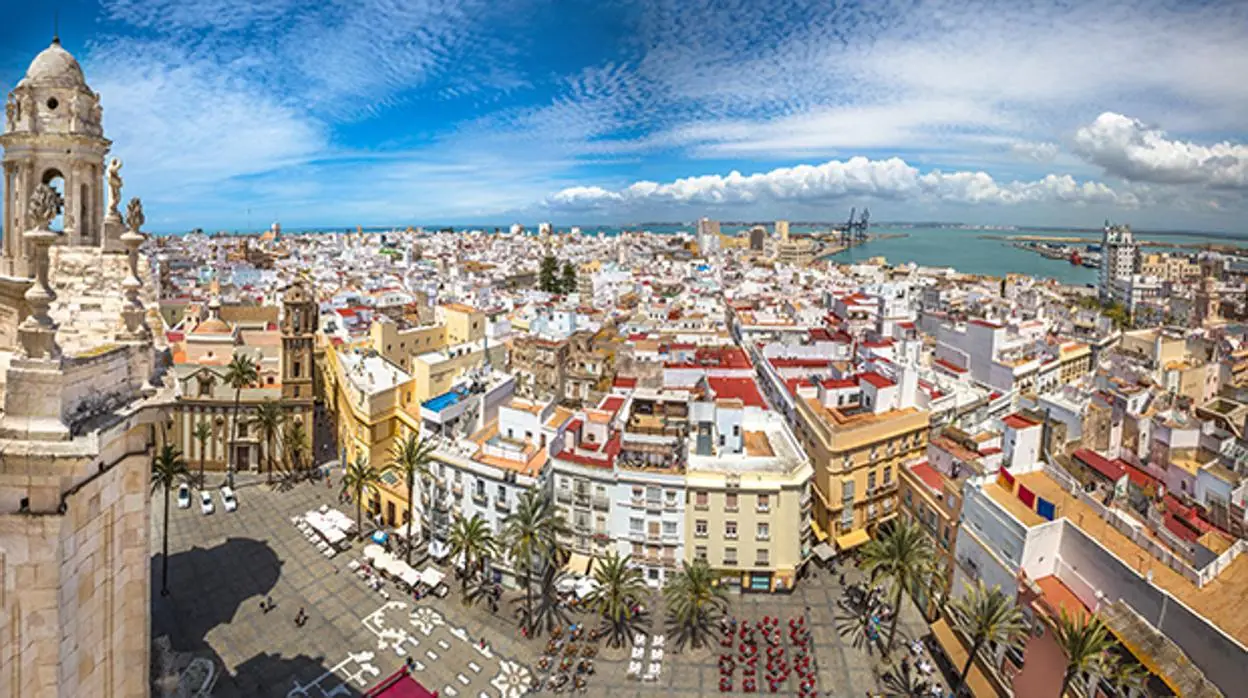 vista panoramica de cadiz con edificios