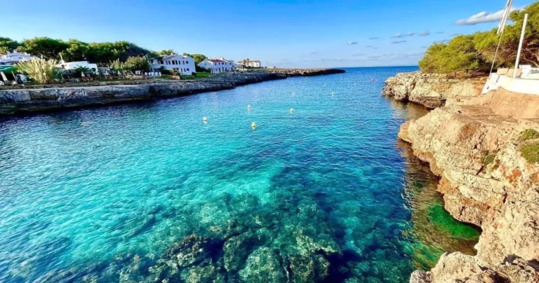 Dónde se encuentra la playa Cala Blanca en Menorca, Sagitario