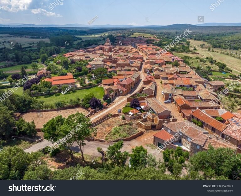 Dónde se encuentra Castrillo de los Polvazares en León