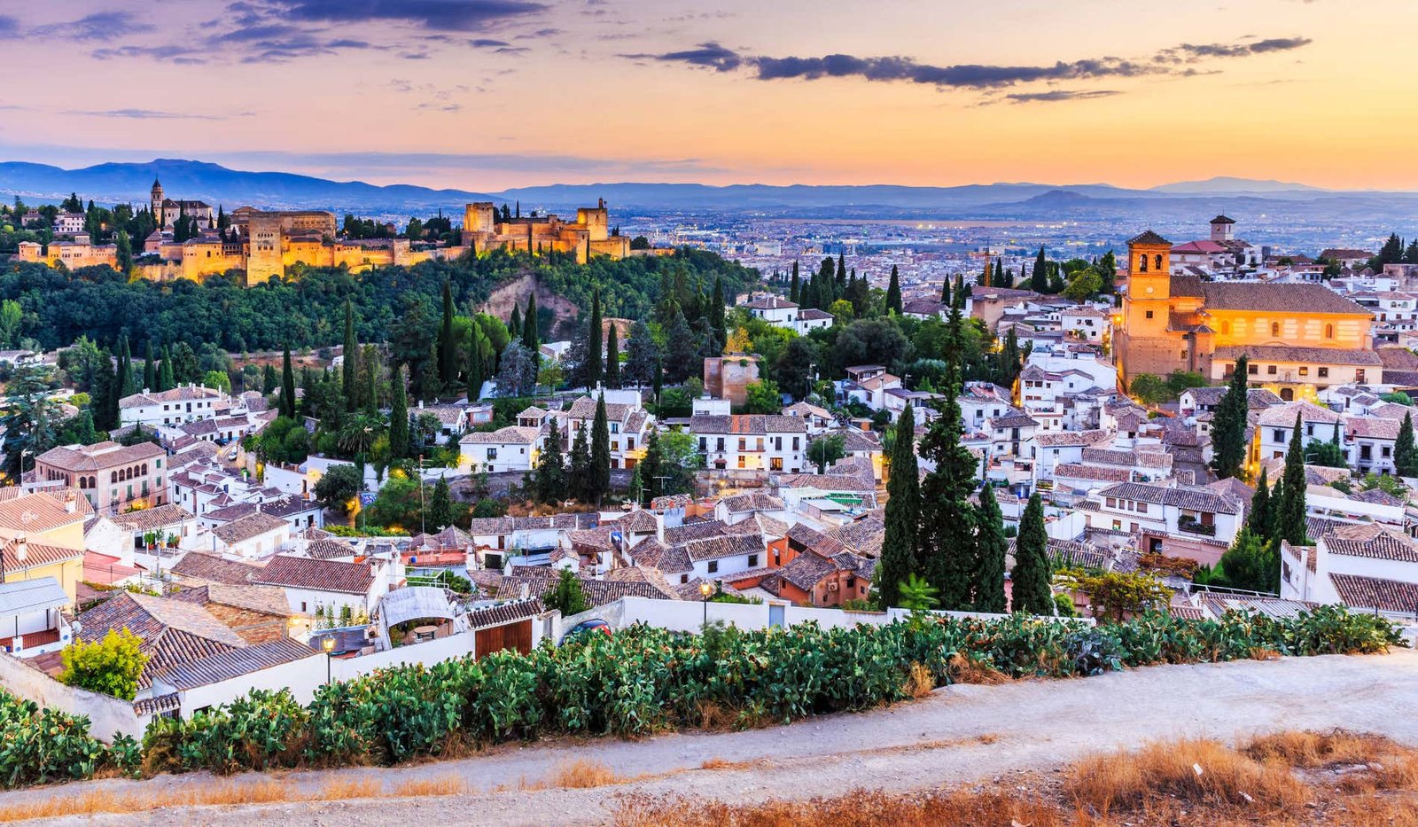 vista panoramica de granada con edificios