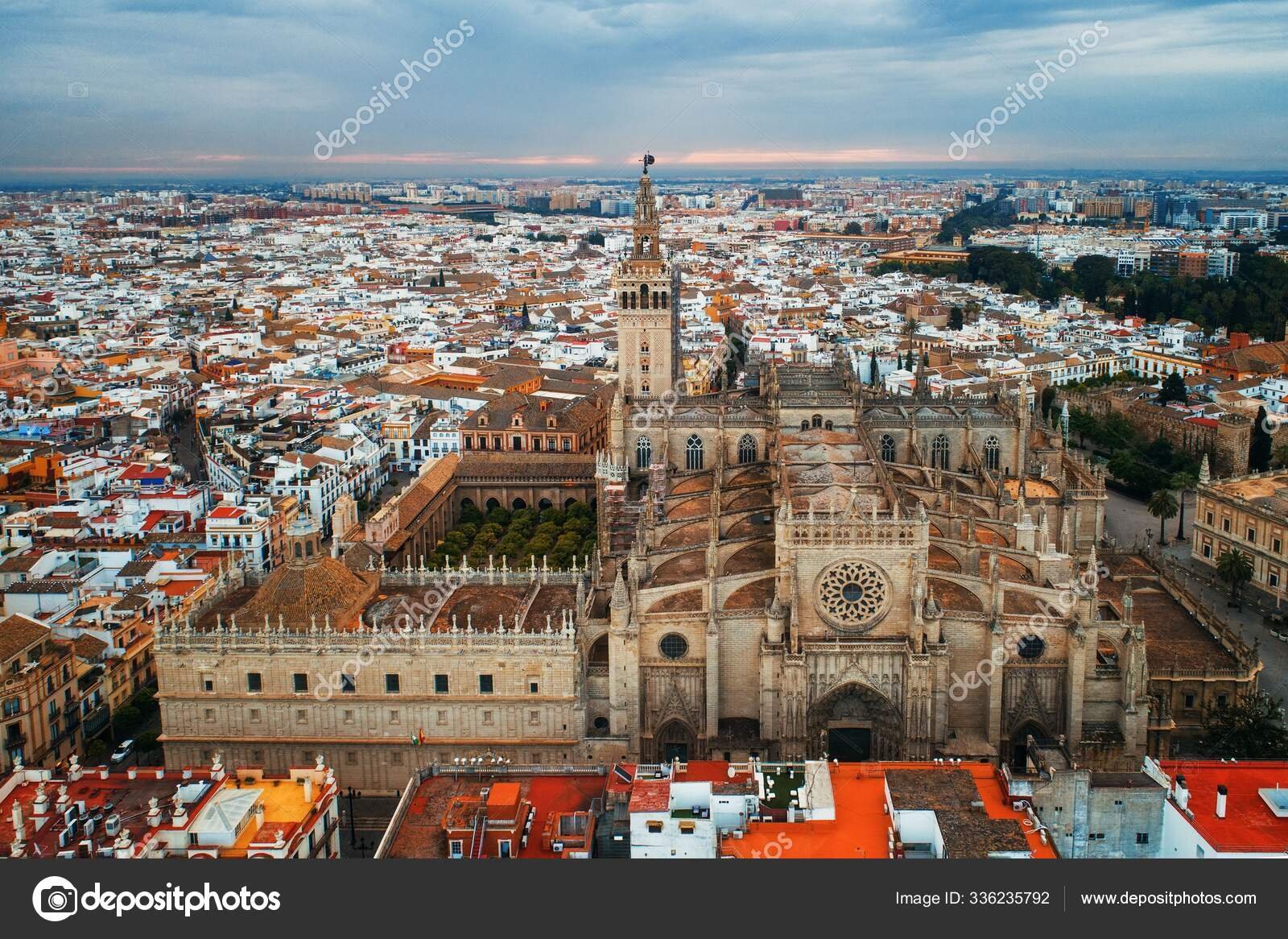 vista panoramica de la catedral de sevilla
