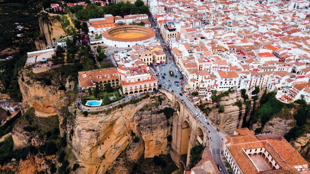 vista panoramica de ronda y sus restaurantes