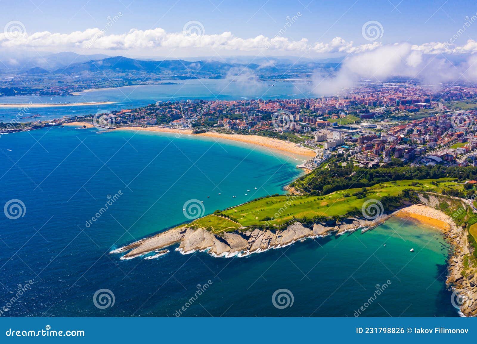vista panoramica de santander con edificios