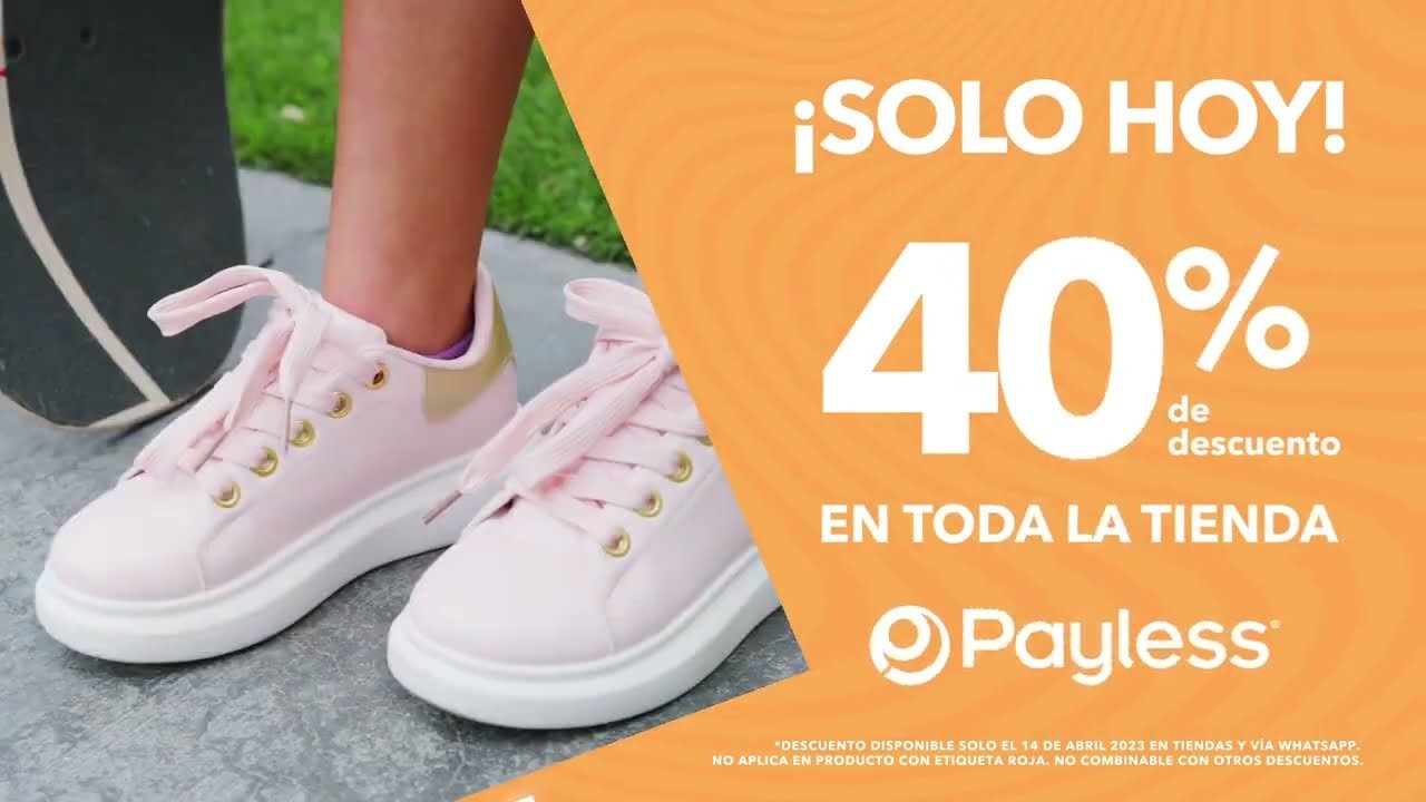 zapatos deportivos con etiqueta de descuento