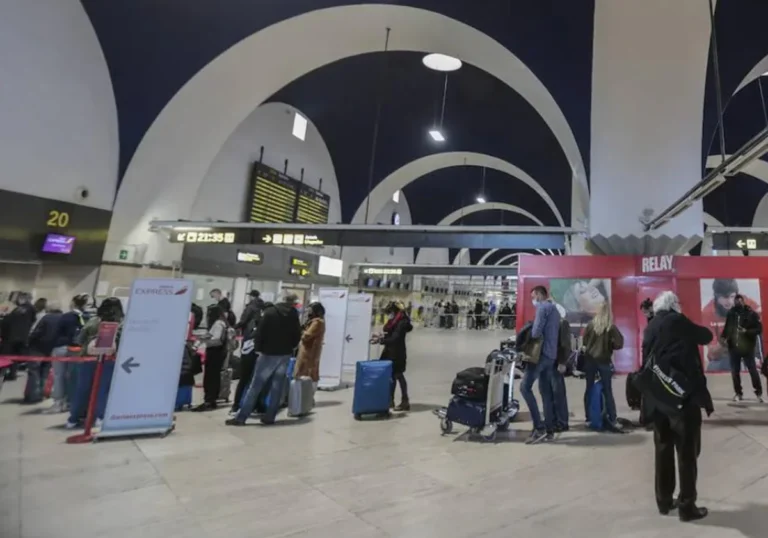 Es posible dormir en el aeropuerto de Sevilla