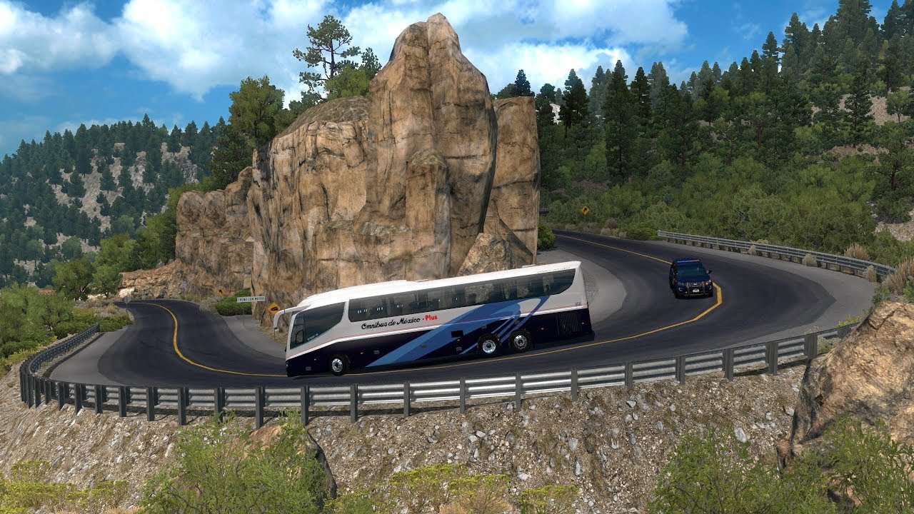 autobus en una carretera de montana