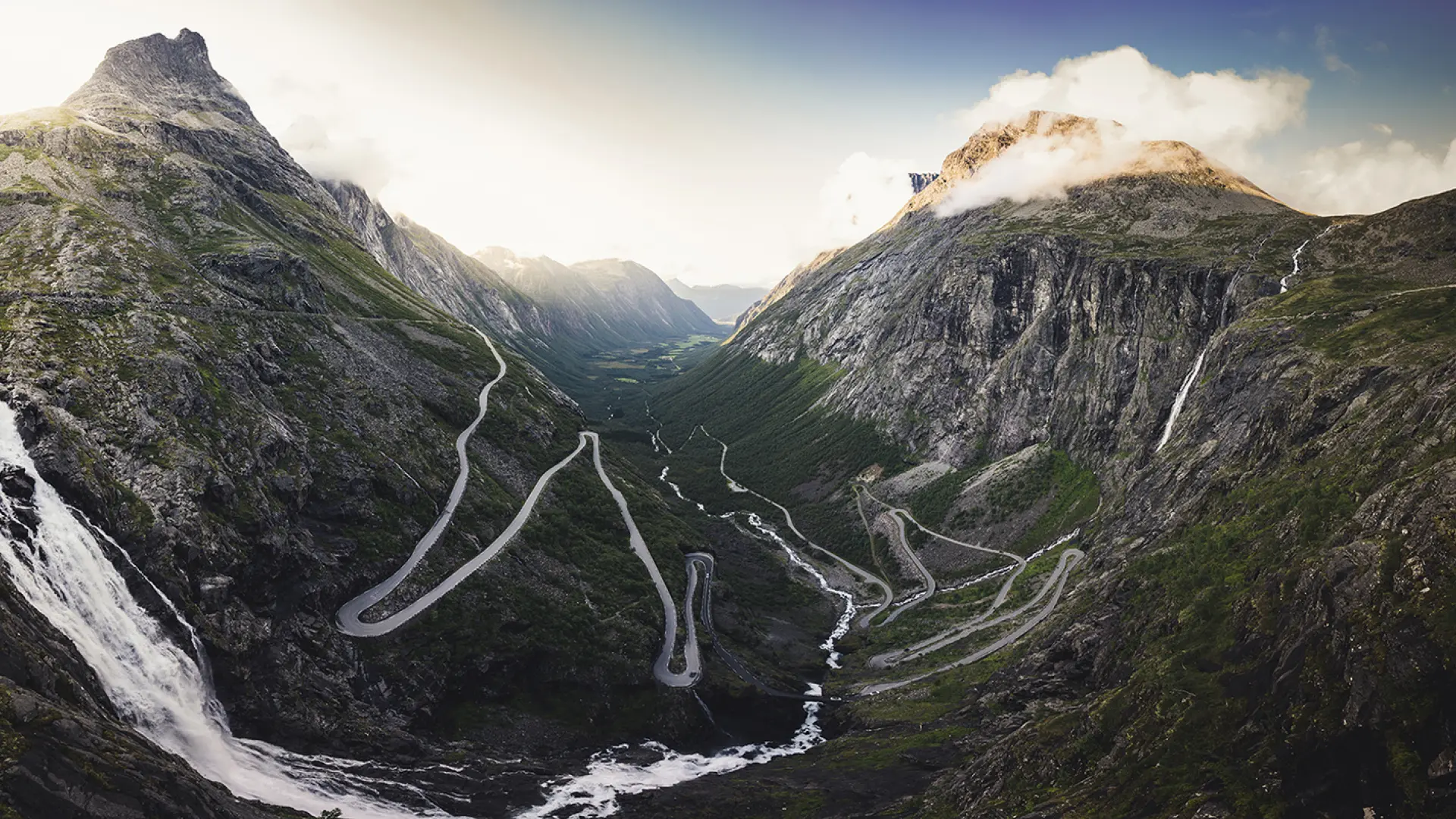 carretera de los trolls serpenteante en noruega