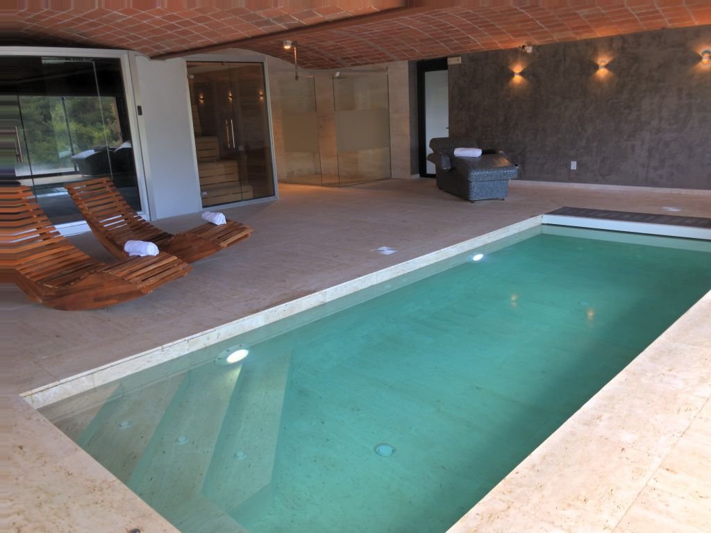 casa rural con piscina climatizada en cataluna