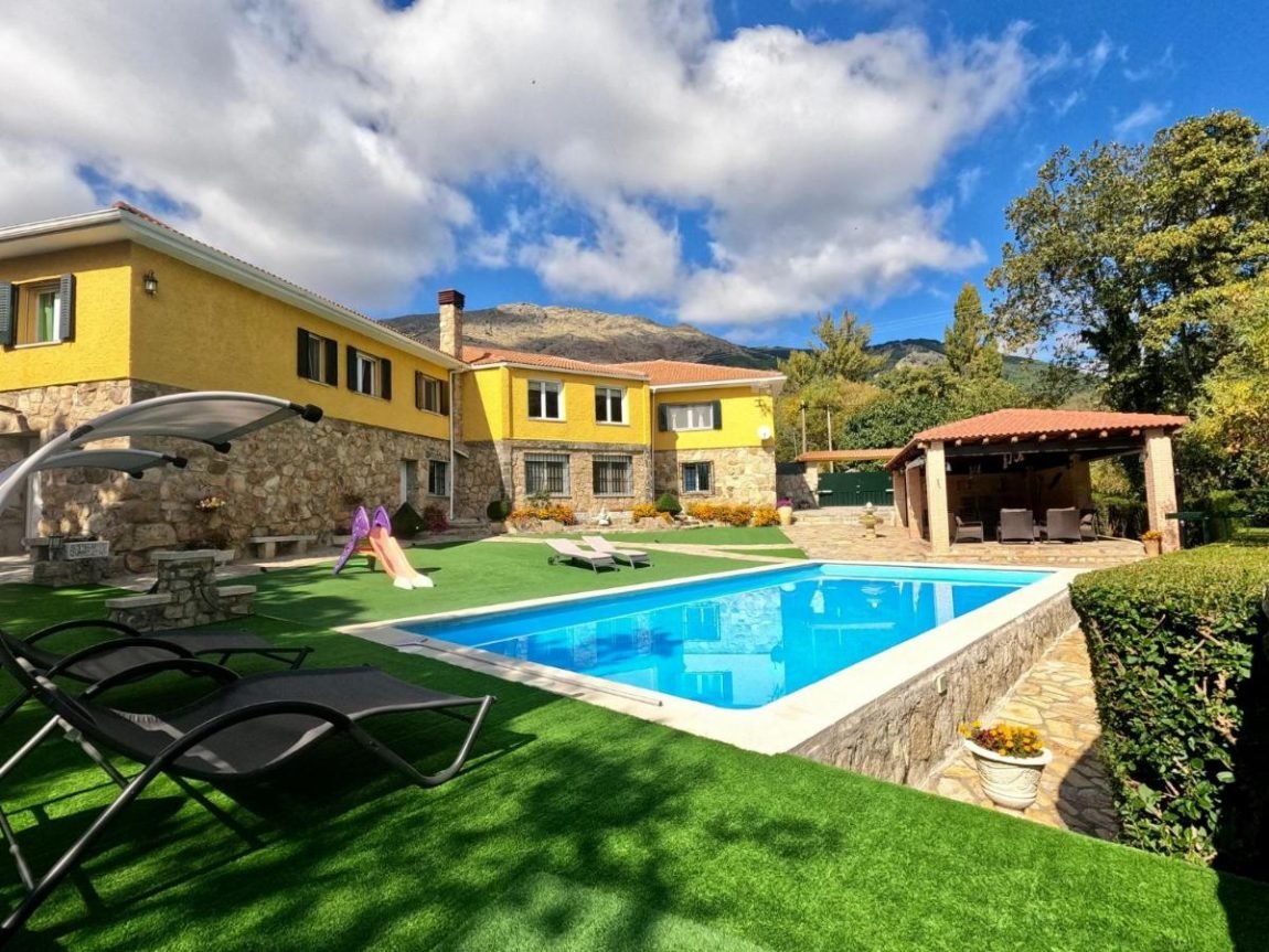 casa rural con piscina en la sierra