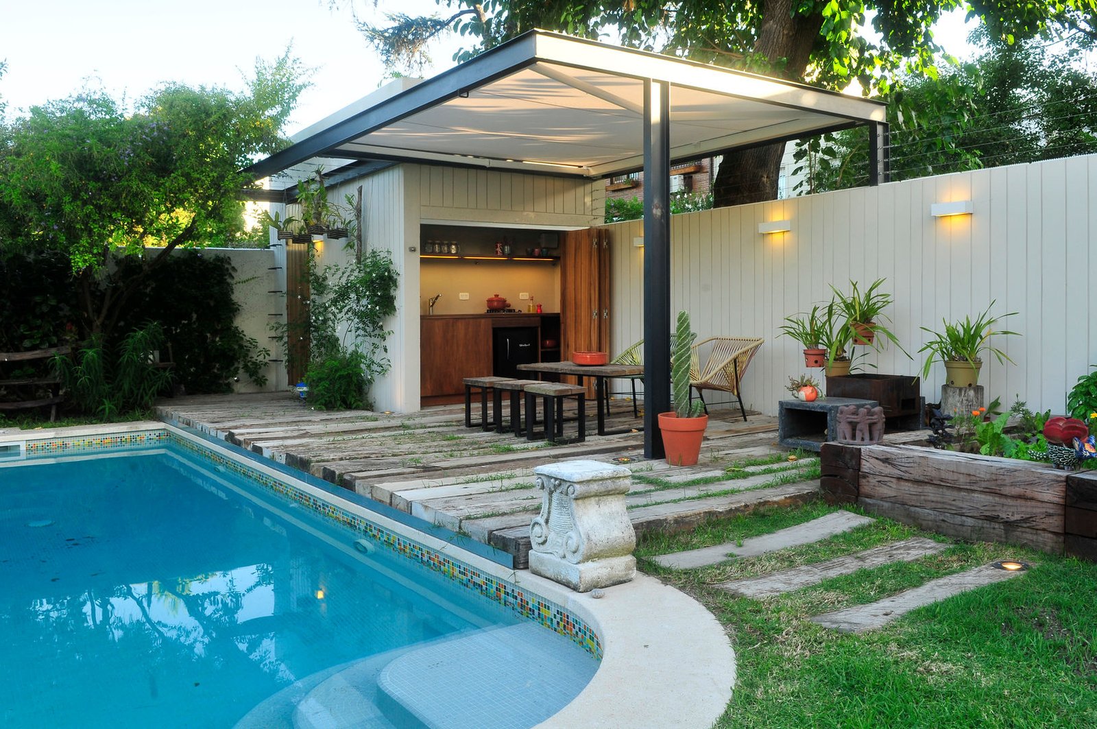 casa segura y protegida con jardin