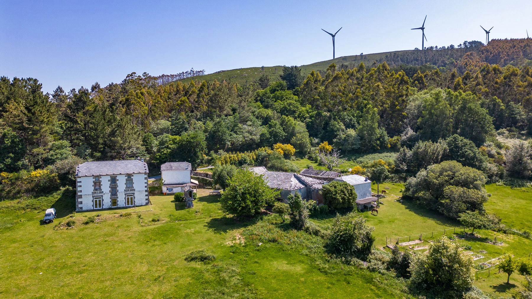 caserio rodeado de naturaleza y tranquilidad