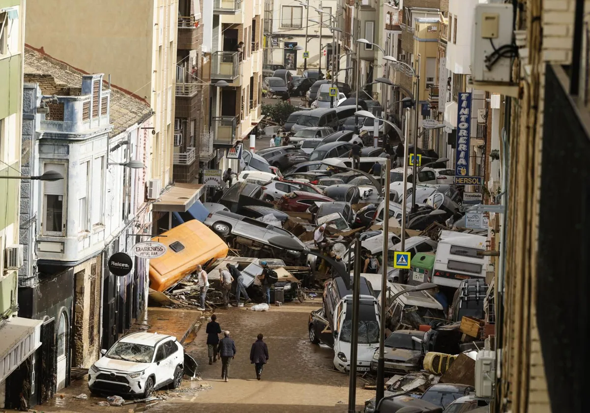 coches en una calle de valencia