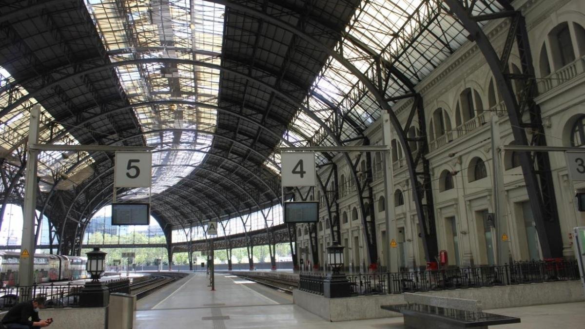 estacion de tren de barcelona moderna