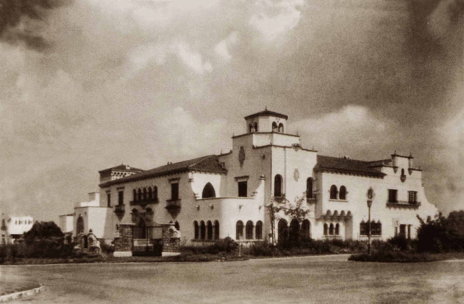 fachada historica de the leo house