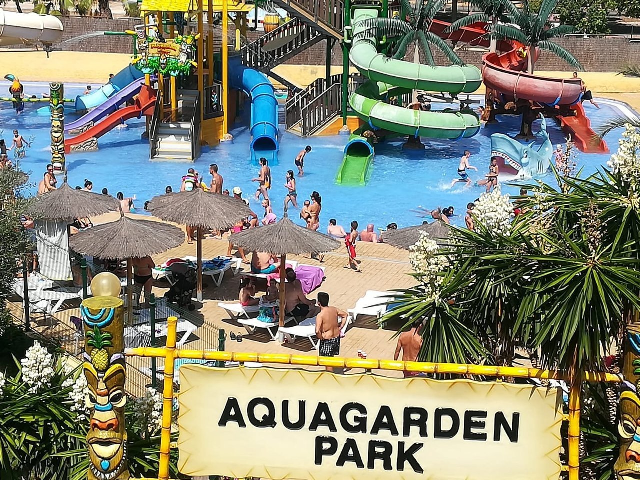 familias disfrutando en albir garden resort