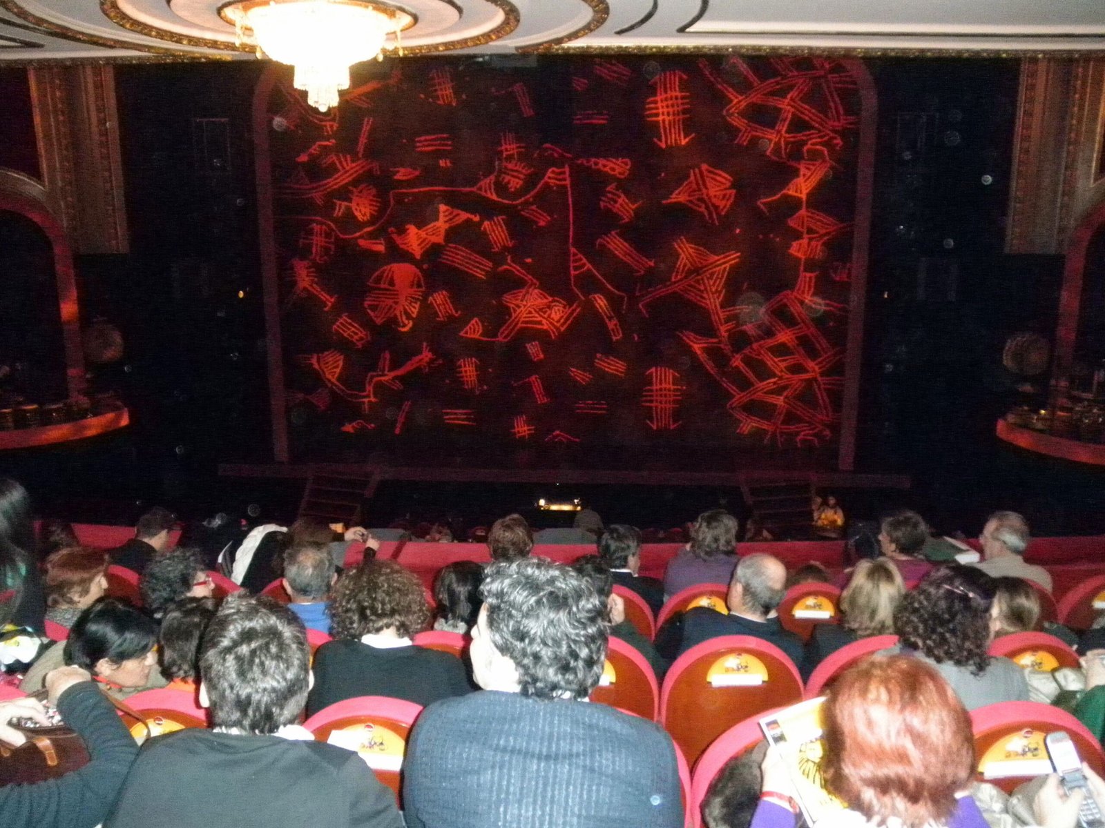 interior majestuoso del teatro lope de vega scaled