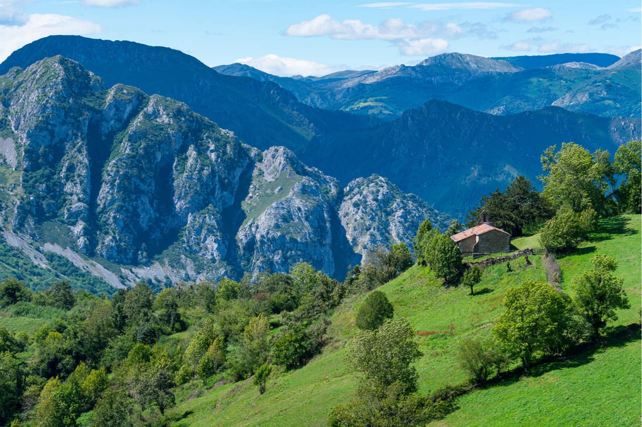 paisaje montanoso de asturias y cantabria 1