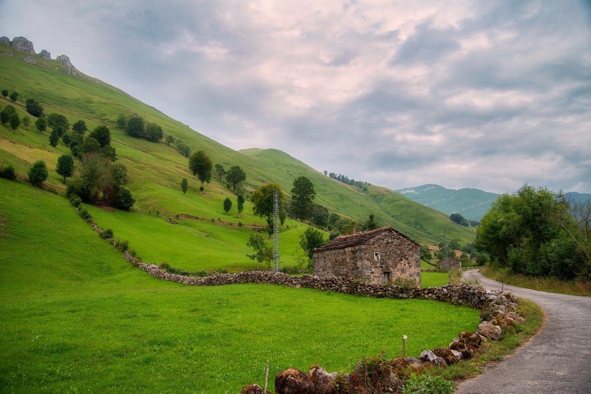 paisaje rural en san roque de riomiera