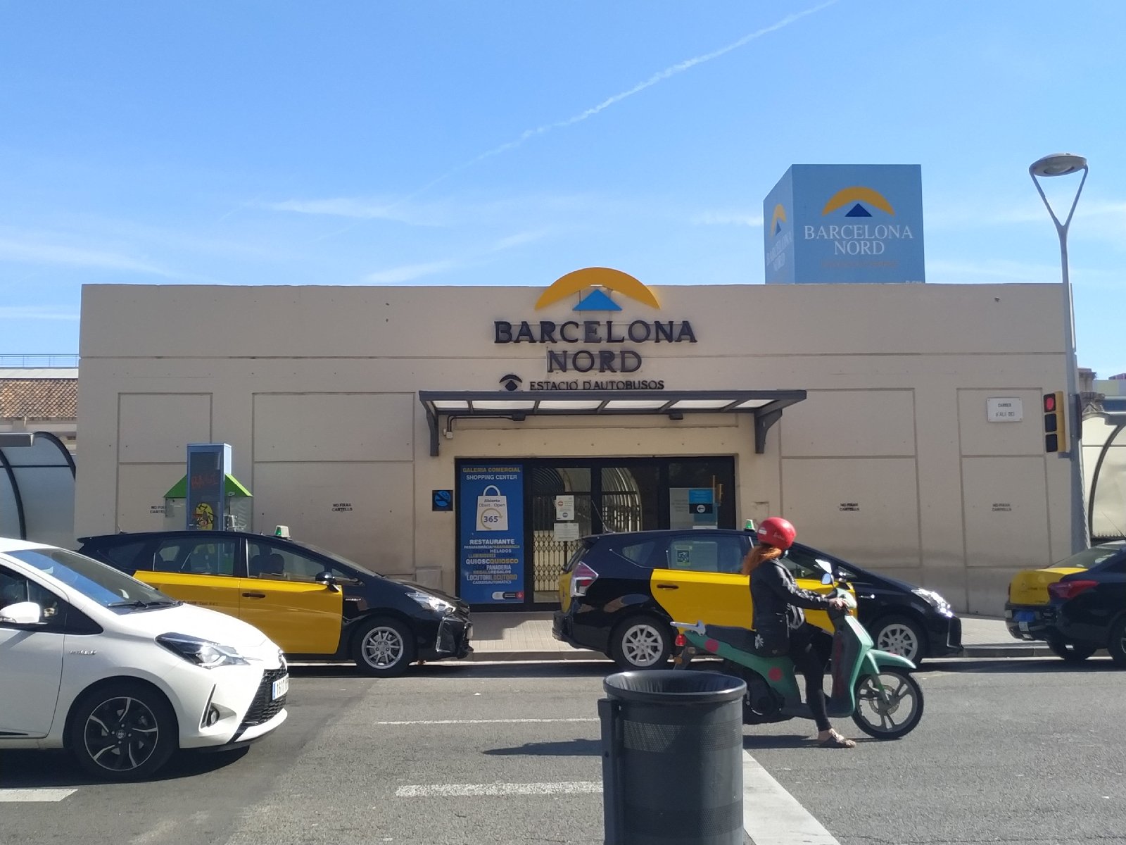 parada de autobus en tossa de mar