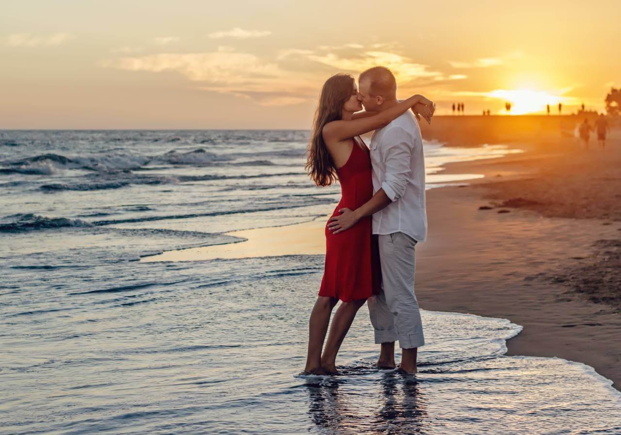 pareja disfrutando de una experiencia romantica
