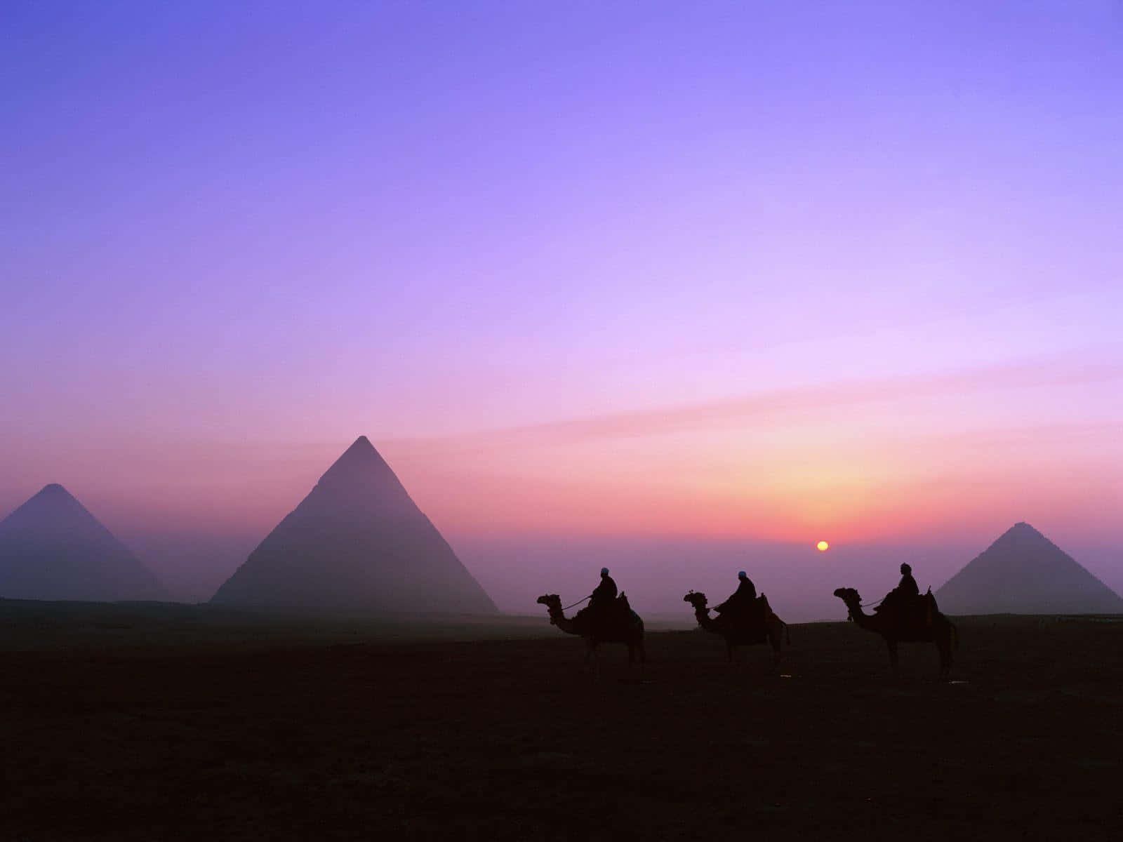 piramides de giza al atardecer