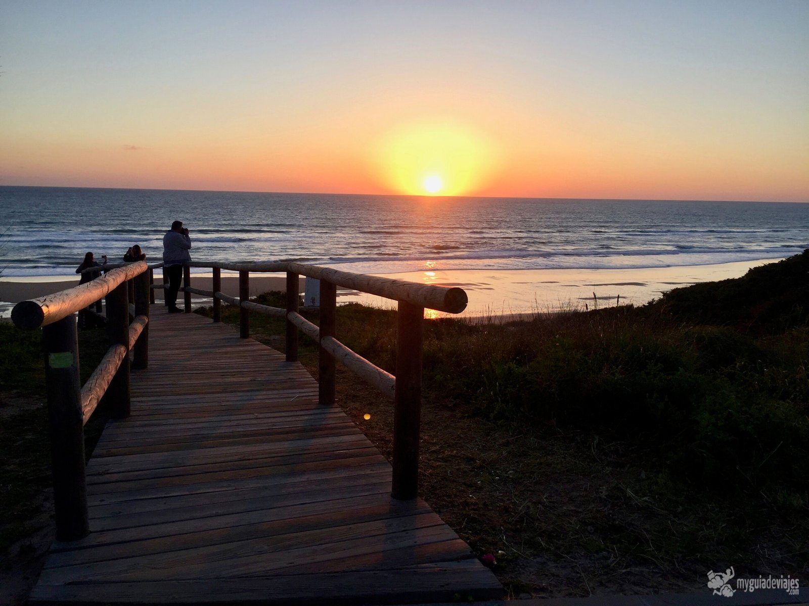 playa del riu chiclana al atardecer scaled
