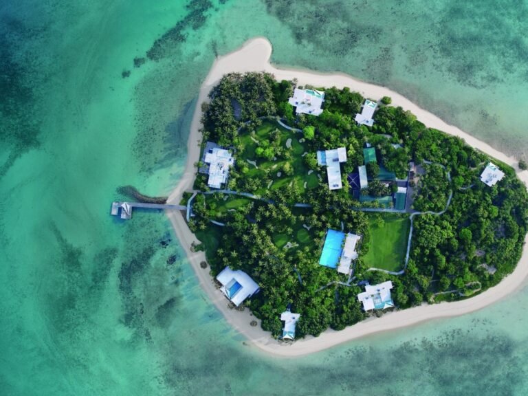 Qué servicios ofrece Natura Park Beach Eco Resort