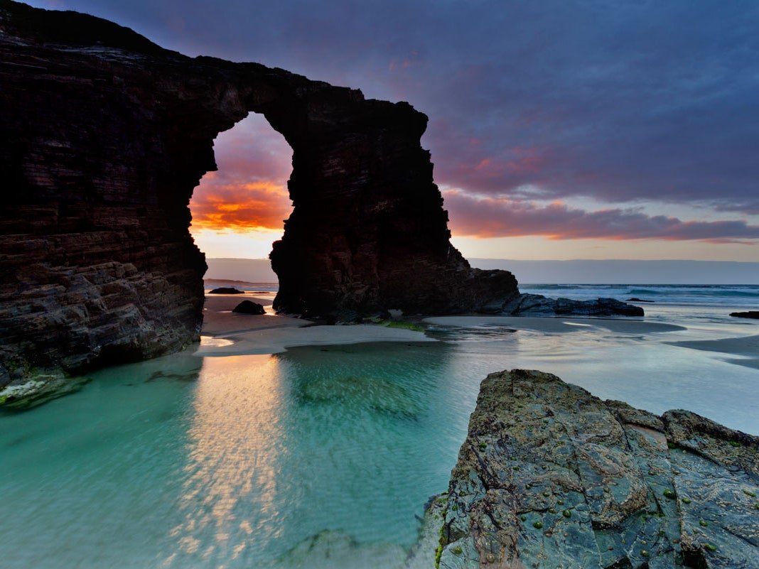 playa tranquila al atardecer en matalascanas