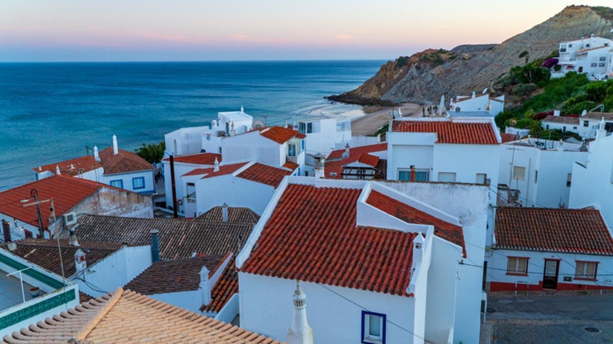 pueblo costero pintoresco en portugal