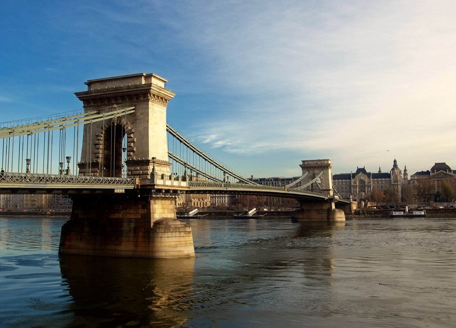 puente de las cadenas en budapest