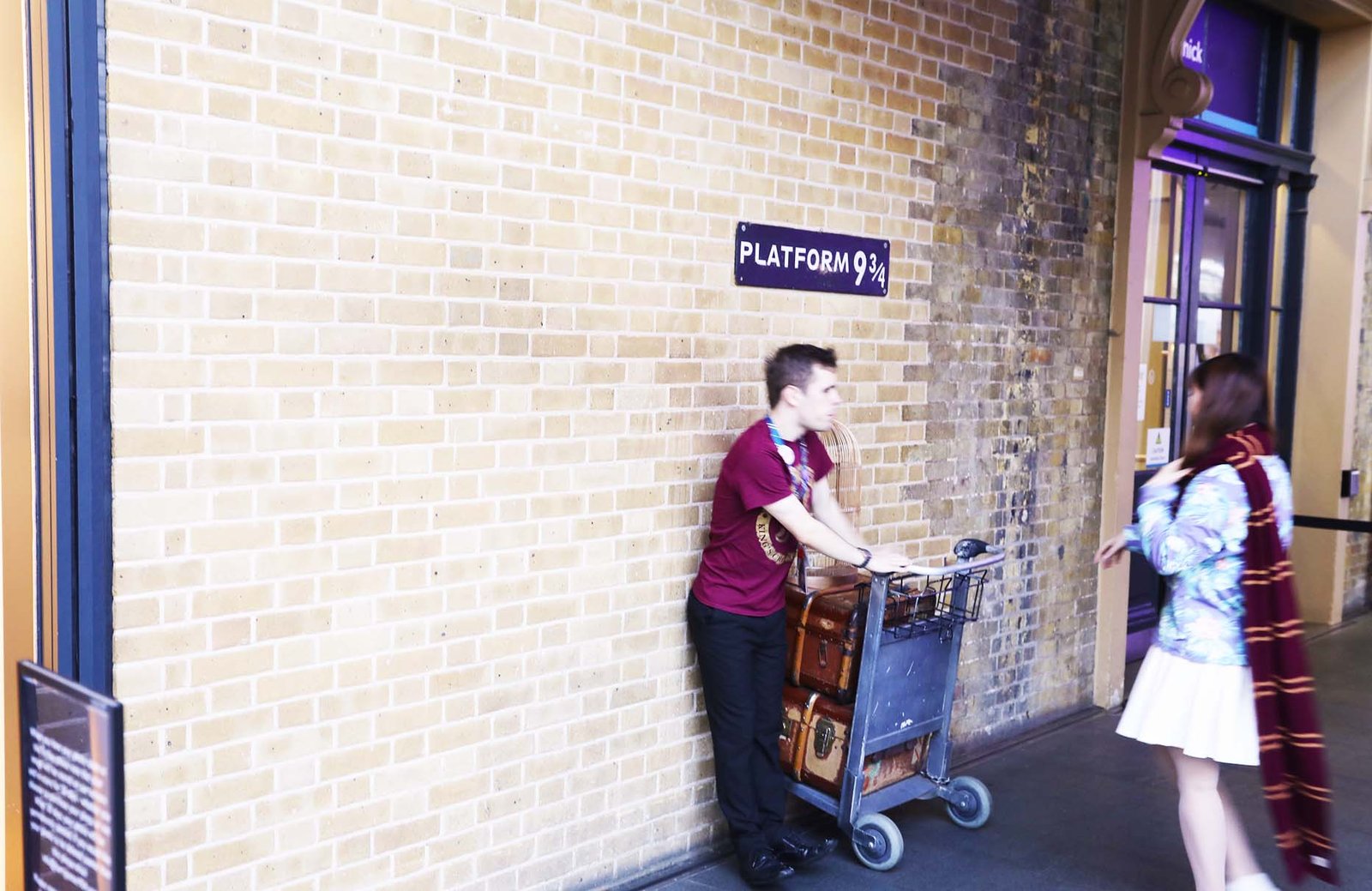 puerta de acceso al teatro de harry potter