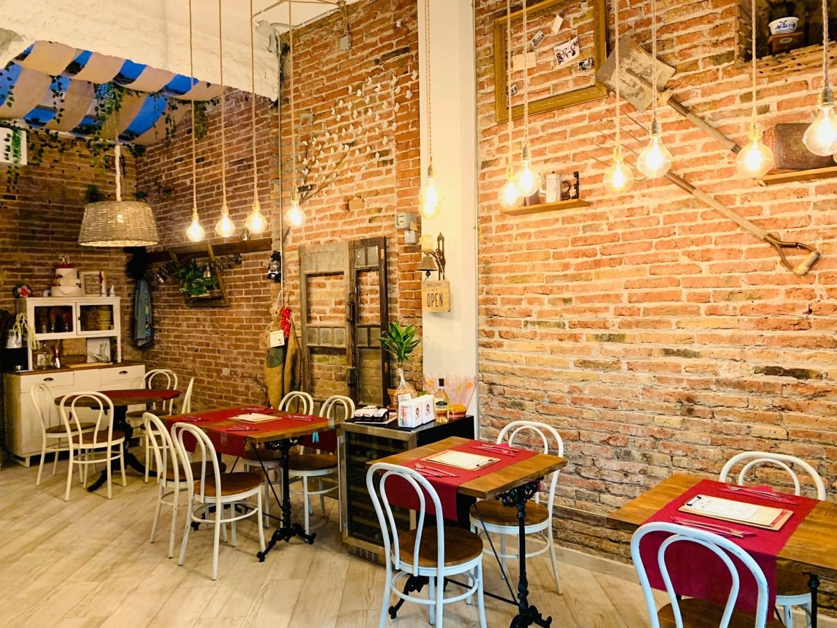 restaurante acogedor junto a la sagrada familia