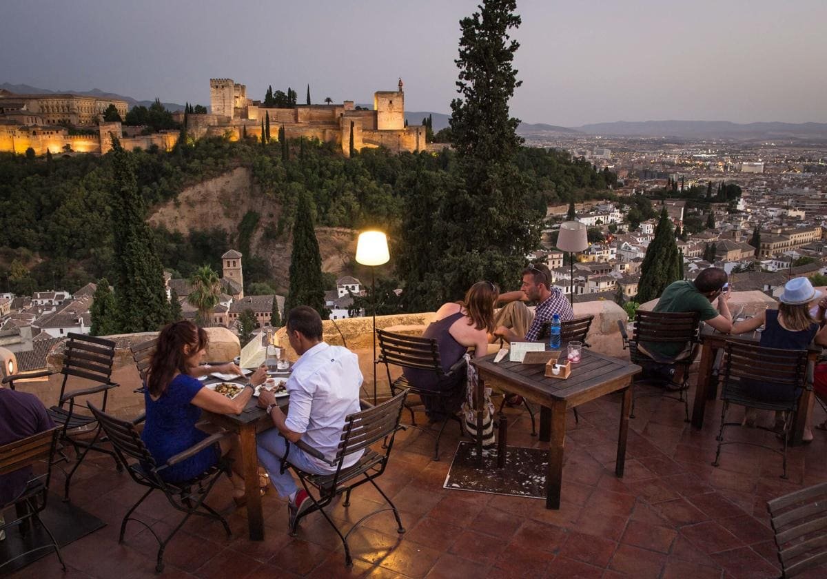 restaurante con vista a la alhambra