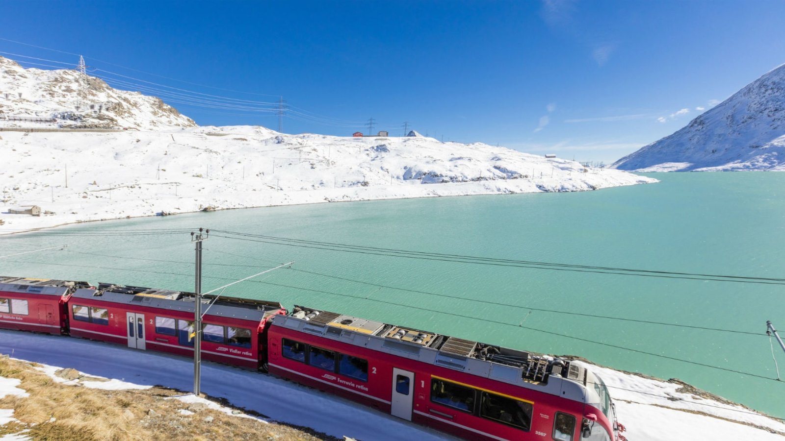 tren bernina express en paisajes alpinos
