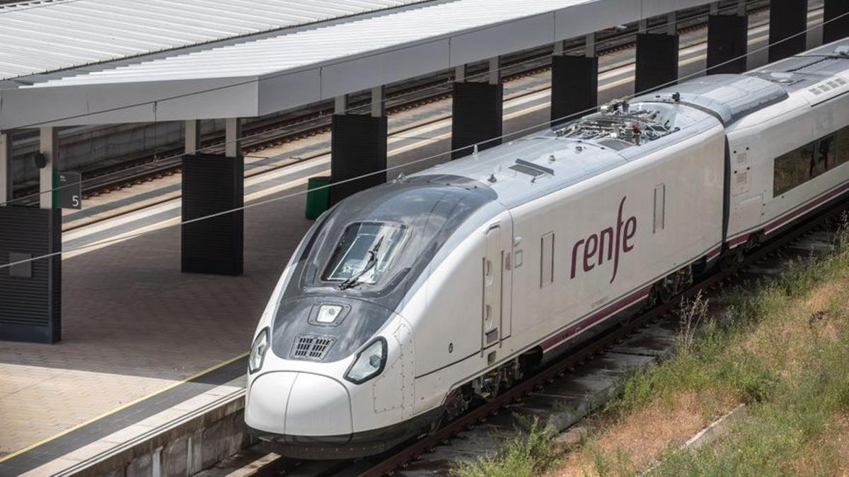 tren viajando entre coruna y madrid