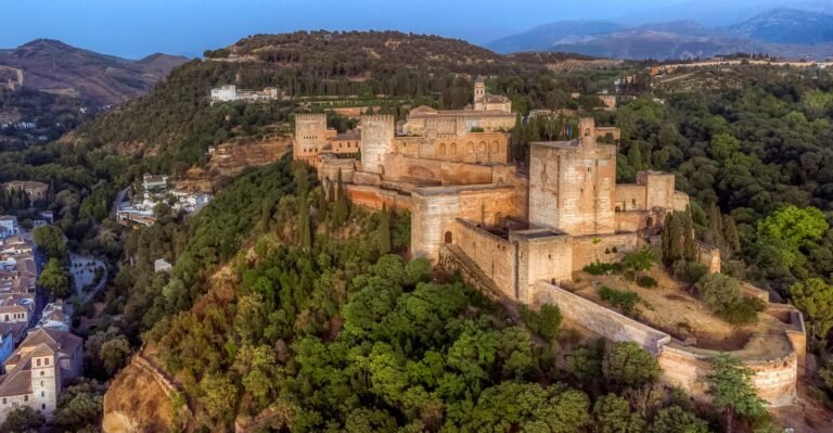 Dónde se encuentra el parking Plaza de los Campos en Granada