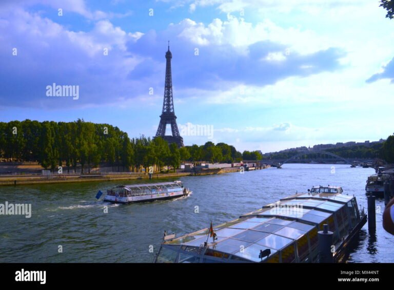 Dónde está la estación Batobus cerca de la Torre Eiffel